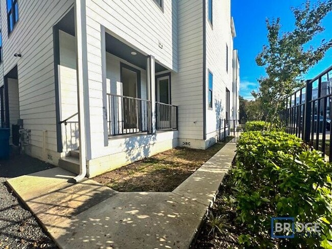 Building Photo - 2208 Arabelle St
