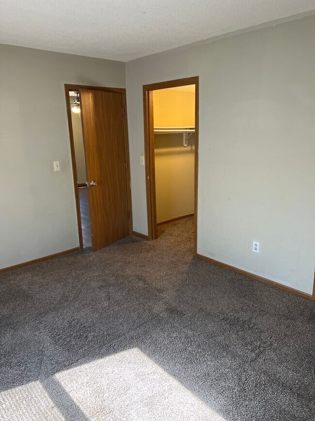 Building Photo - 630-632 W. Country Squire Ct.