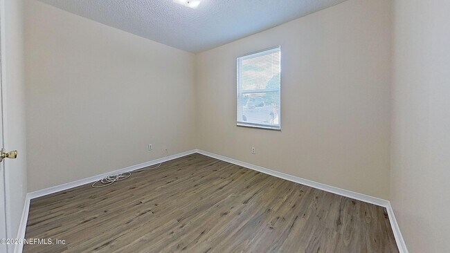 Building Photo - 480 Bentwood Ln