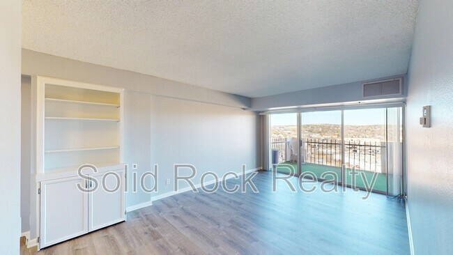 Building Photo - 411 Lakewood Cir
