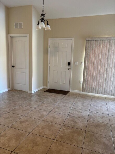 Building Photo - 616 Valencia Ct