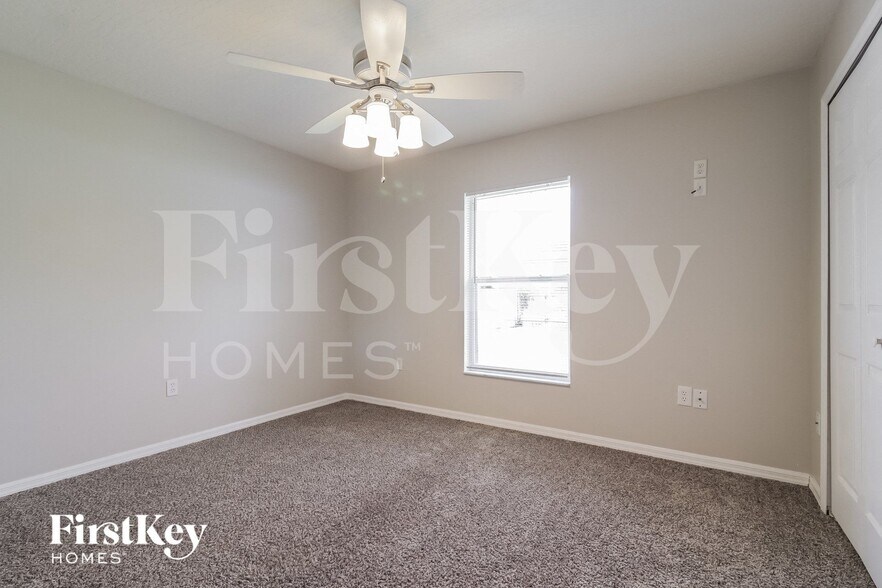 Building Photo - 471 Firestone St NE