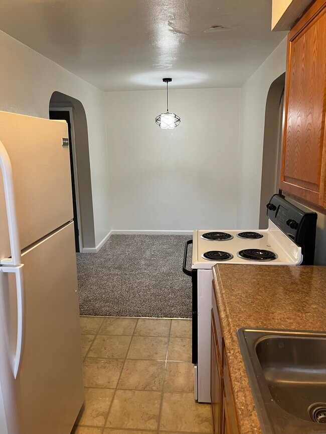 Building Photo - 539 Hadley Ave