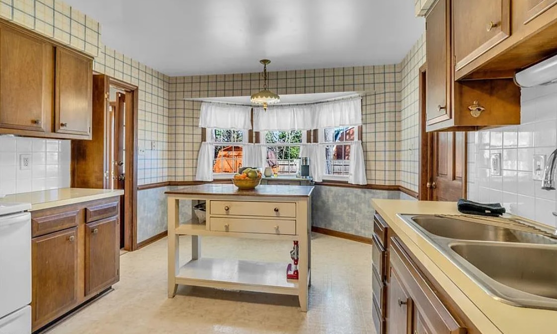 Building Photo - 561 Summit Ridge Dr