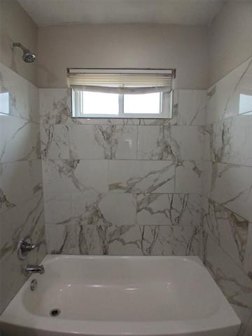 Building Photo - 706 Goldwood Dr