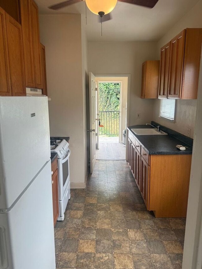 Building Photo - Great 1 Bedroom 1 Bath