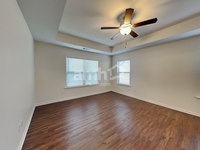 Building Photo - 1522 Balvaird Dr SE