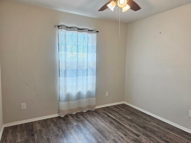 Building Photo - 3 Bedroom home for rent in Noble!