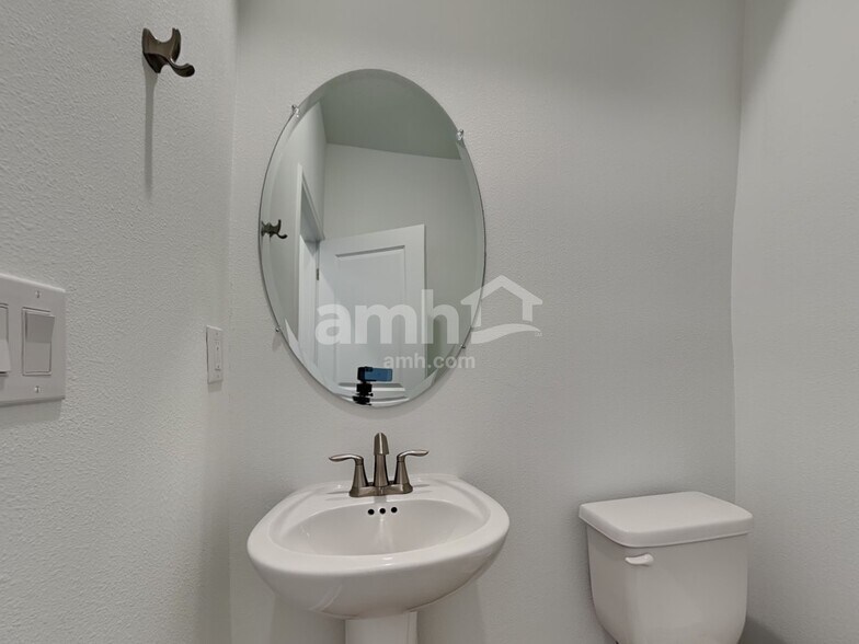 Building Photo - 6695 Atlantic Bch Ave