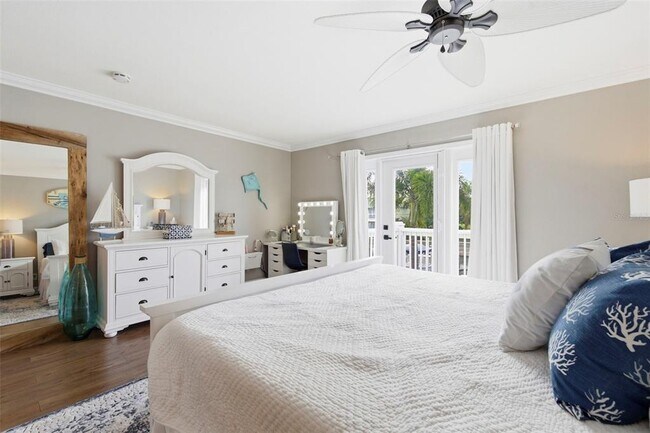 Building Photo - 4751 Coquina Key Dr SE