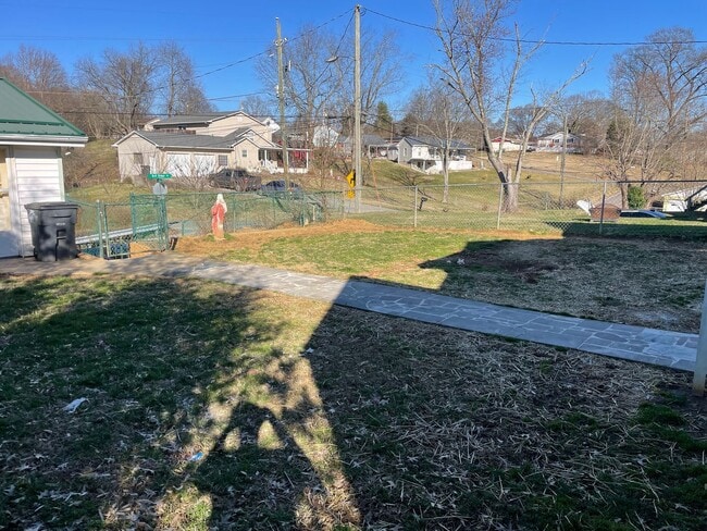 Building Photo - 435 Roan St