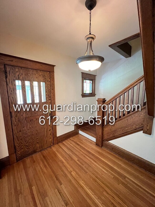 Building Photo - Mac Groveland House Available August 1, Fu...
