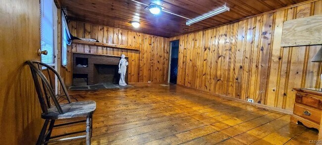 Building Photo - 43 N Main St