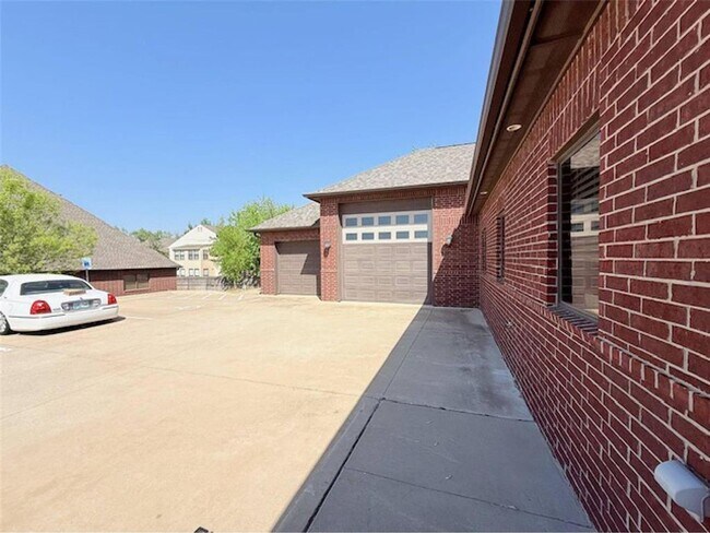 Building Photo - 6903 NW 122nd St