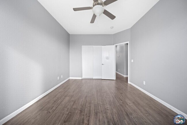 Building Photo - 315 Breezy Pl