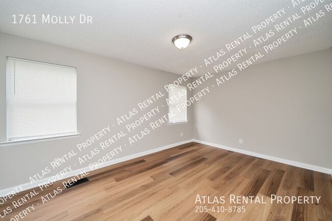 Building Photo - 1761 Molly Dr