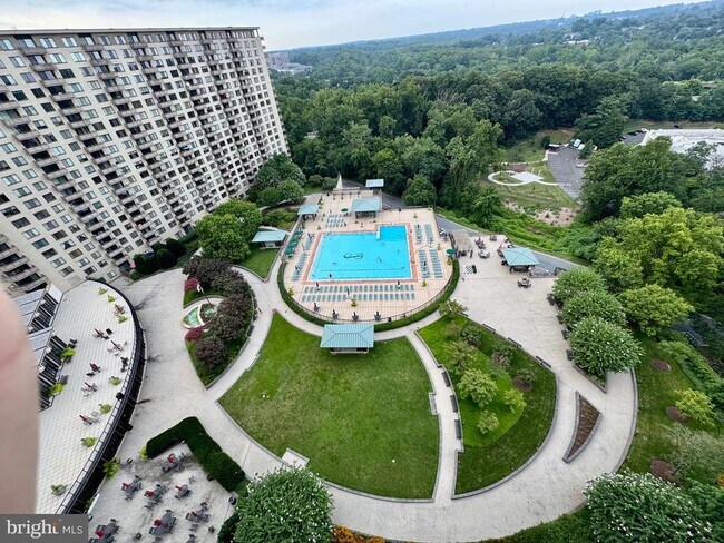 Building Photo - 5225 Pooks Hill Rd