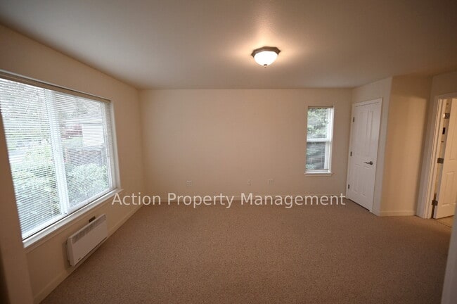 Building Photo - 2 bed, 2 bath, 1 car garage in a 4-plex, in Sequim