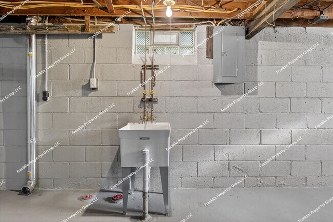 Building Photo - Fully Renovated 3-Bedroom Brick Bungalow in Detroit, 48235
