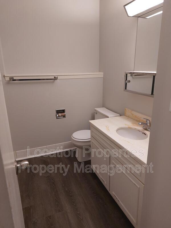 Building Photo - 3039 W 7th St