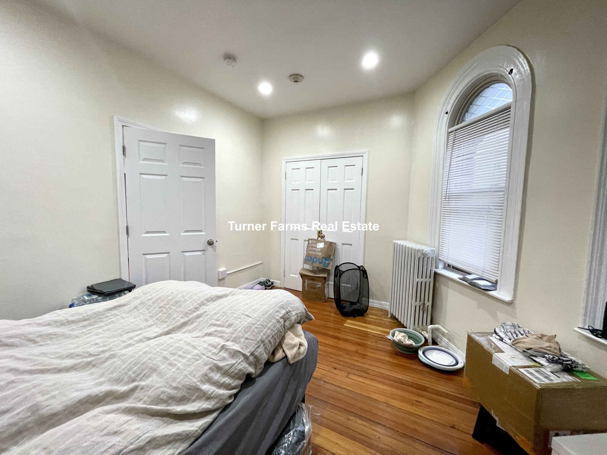 Building Photo - 879 Beacon St