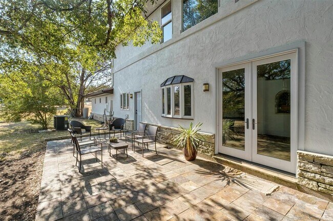 Building Photo - 2510 Saratoga Dr