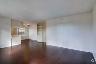 Building Photo - 3 Bed/ 2 Bath Clairemont Mesa