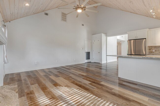 Building Photo - Beautifully Updated Home in Navarre!
