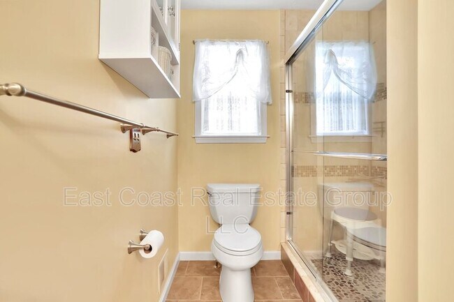 Building Photo - 184 Larkspur Ln