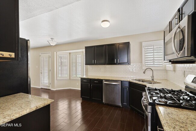 Building Photo - 527 Longleaf Pl