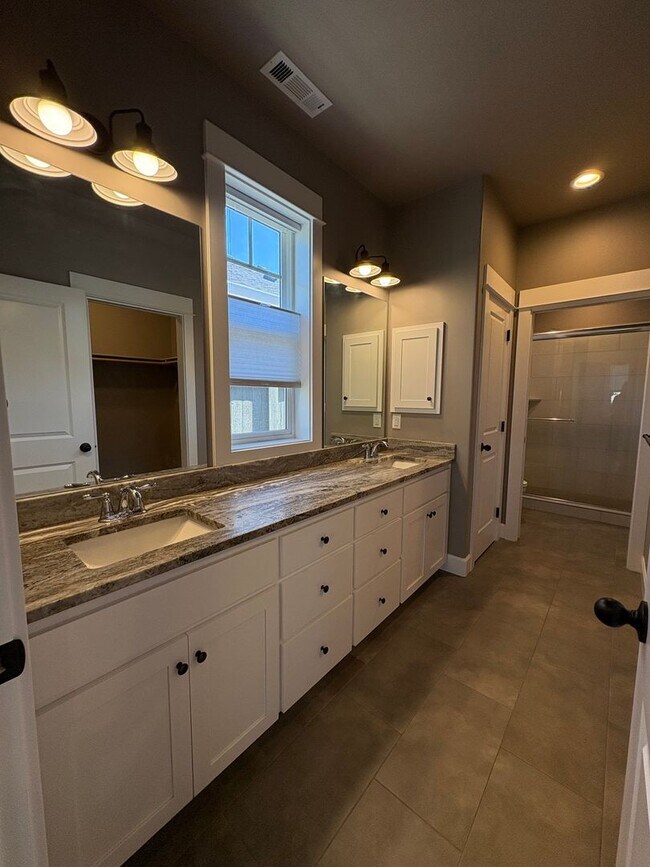 Building Photo - 426 Frontier Ct