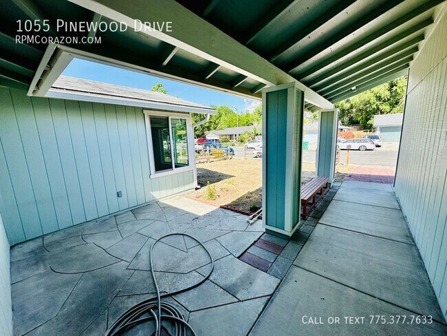 Building Photo - 1055 Pinewood Dr