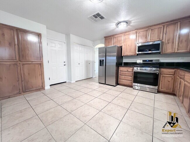 Building Photo - 224 Loon Lake St