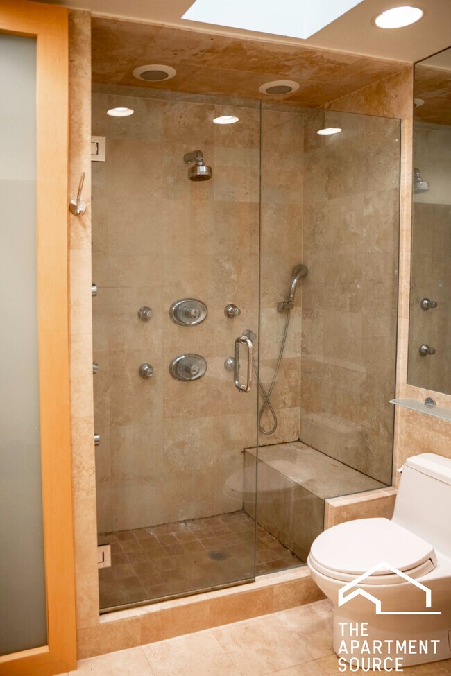 Building Photo - 1810 N Fremont St