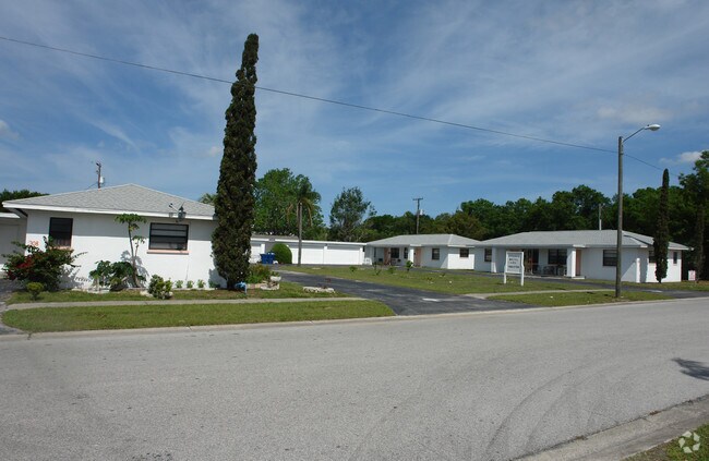 Primary Photo - 304-308 S Saturn Ave