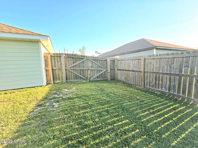 Building Photo - 3225 10 Acre Rd