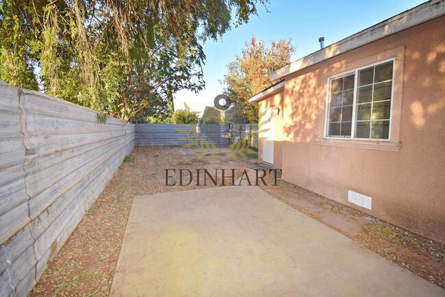 Building Photo - 3631 E Dwight Way