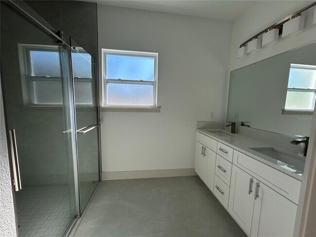 Building Photo - 1531 W Gainsboro Ln