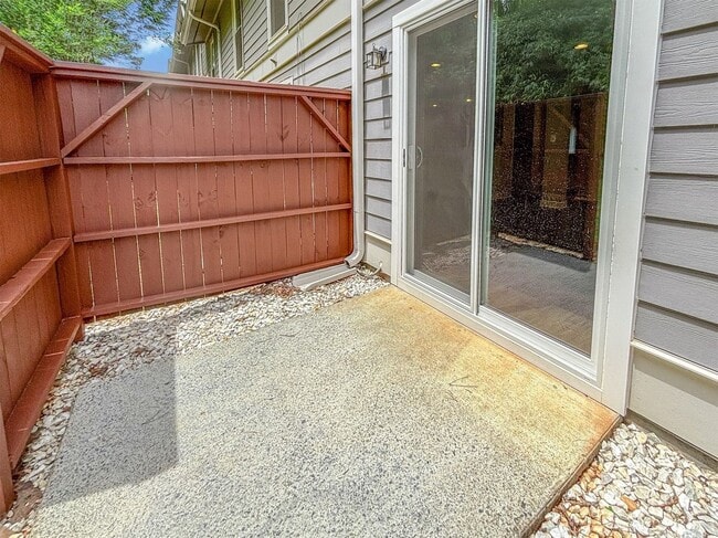 Building Photo - 5030 Meadow Ln
