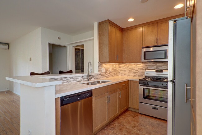 Building Photo - 9005 Cynthia St