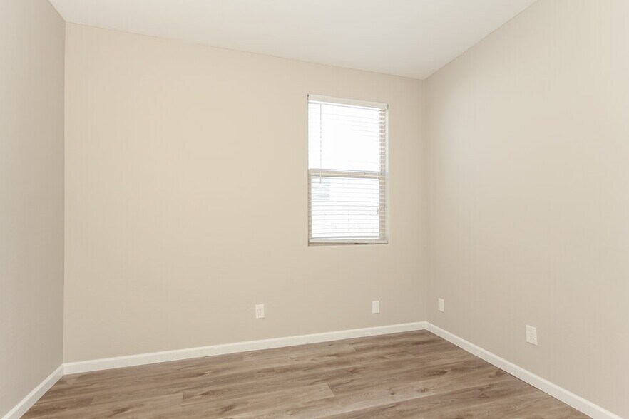 Building Photo - 1072 S 177th Dr