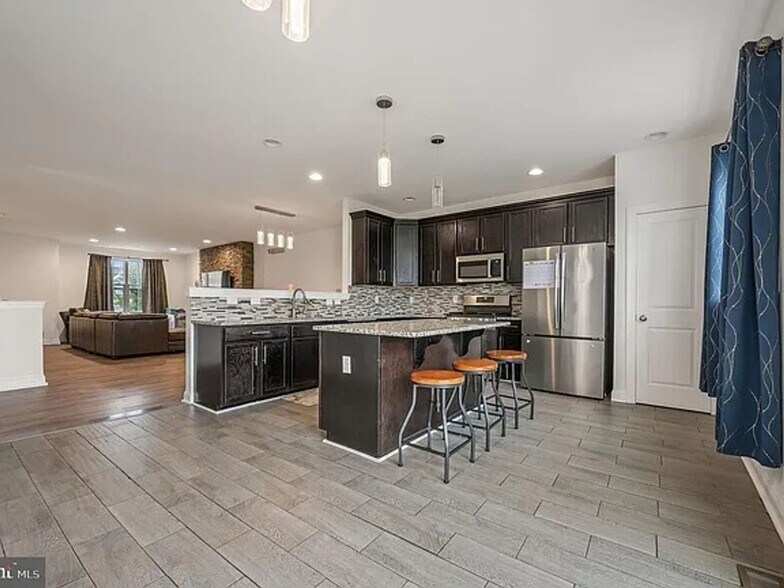 Building Photo - 1340 Carrick Ct