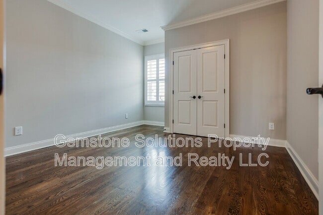 Building Photo - 3006 Hathaway St
