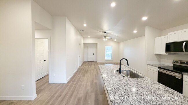 Building Photo - 2161 Langford Ave