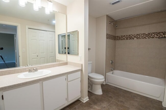 Building Photo - 2320 Gracy Farms Ln