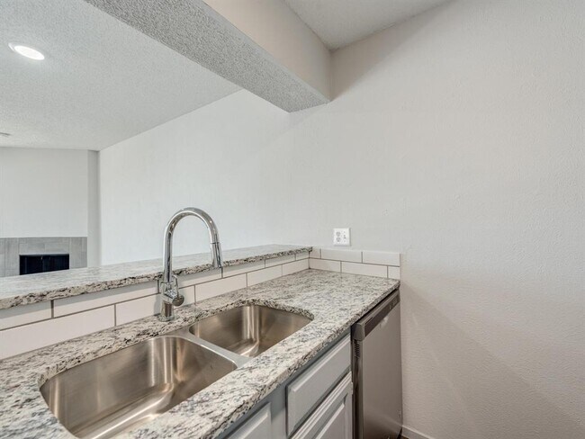 Building Photo - 11450 Audelia Rd