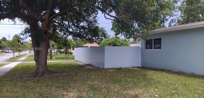 Building Photo - 1598 NE 174th St
