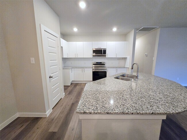 Building Photo - 9753 Grosbeak Ln