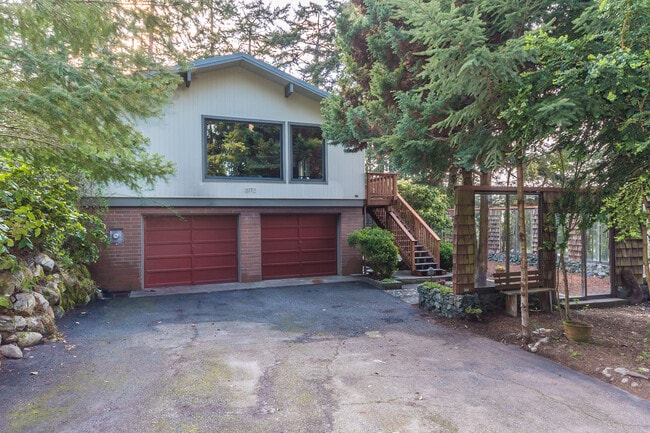 Building Photo - 2 Bed+ 2 Bath Home With Water View