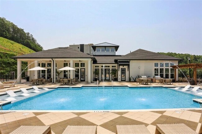 Building Photo - 75 Overlook Pkwy SE